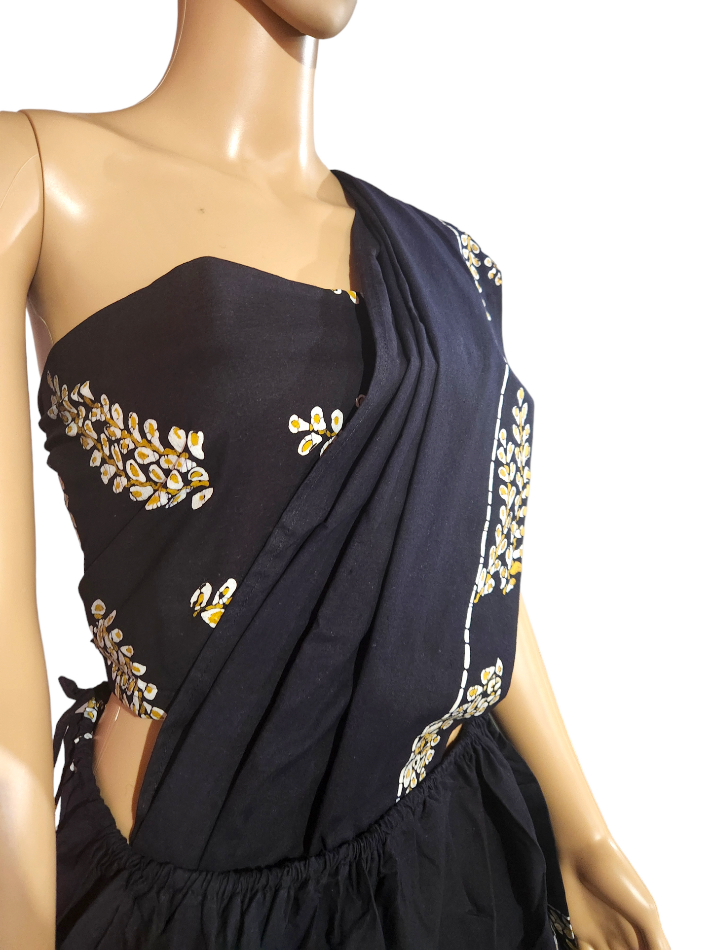 MU0004 Ceylon Batik|Black and yellow Punkalasa designed Kandyan Made-up| Cotton Kandyan Made-up Saree| Exclusive Designer Wear | Kandyan Made-up