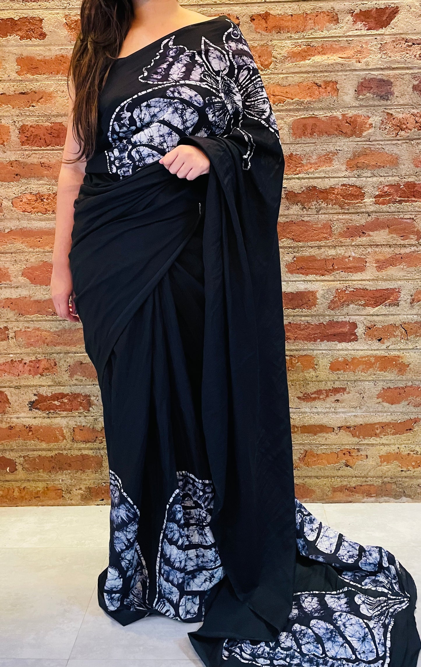 Raven Black - SC0003    Ceylon Batik | Hand Made Saree  |  Exclusive Designer Wear